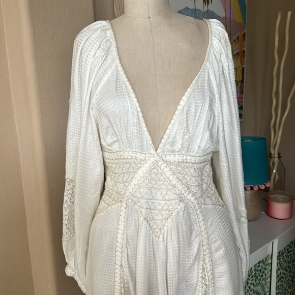 Elegant White Lace Maxi Dress - Picture 2 of 10